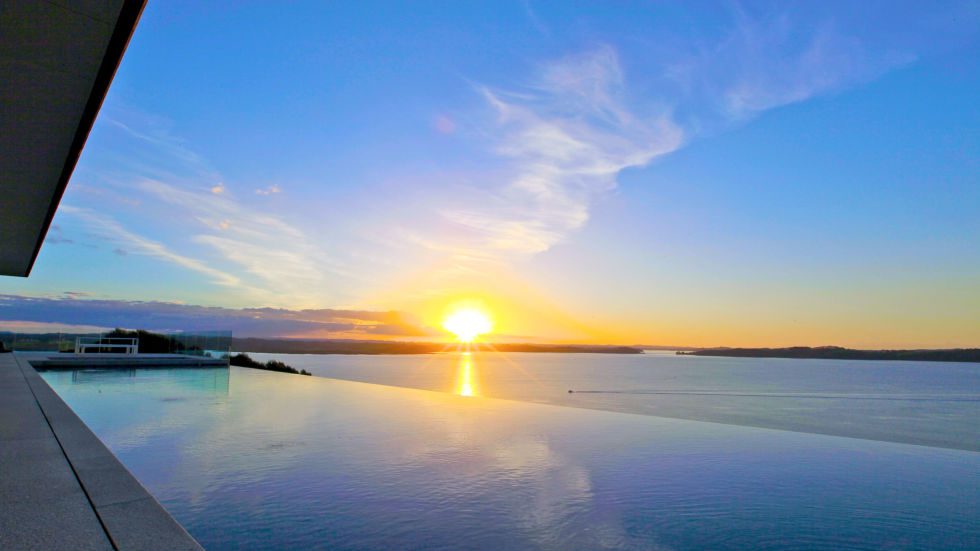 54bbd2c57a653_-_hbz-uk-pools-syn-rahimoana-pool-new-zealand-39481562