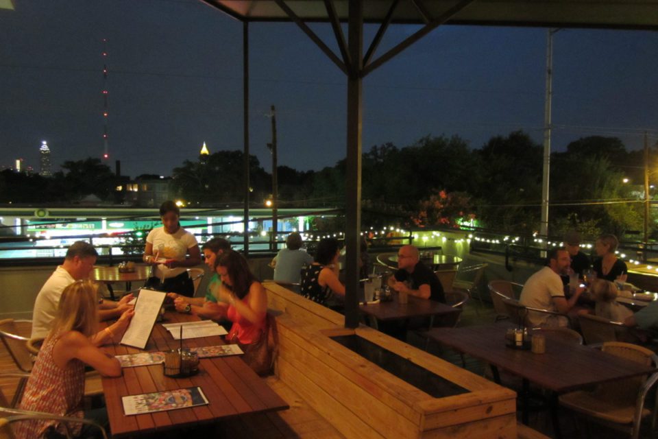 camelis-pizza-rooftop-bar-atlanta-960x640