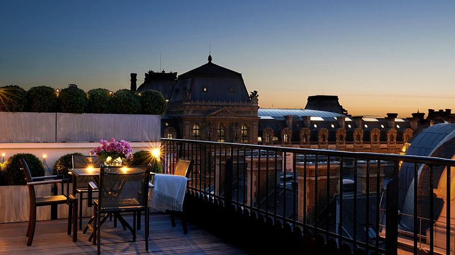 enjoy-a-view-of-paris-at-night-from-the-private-deck