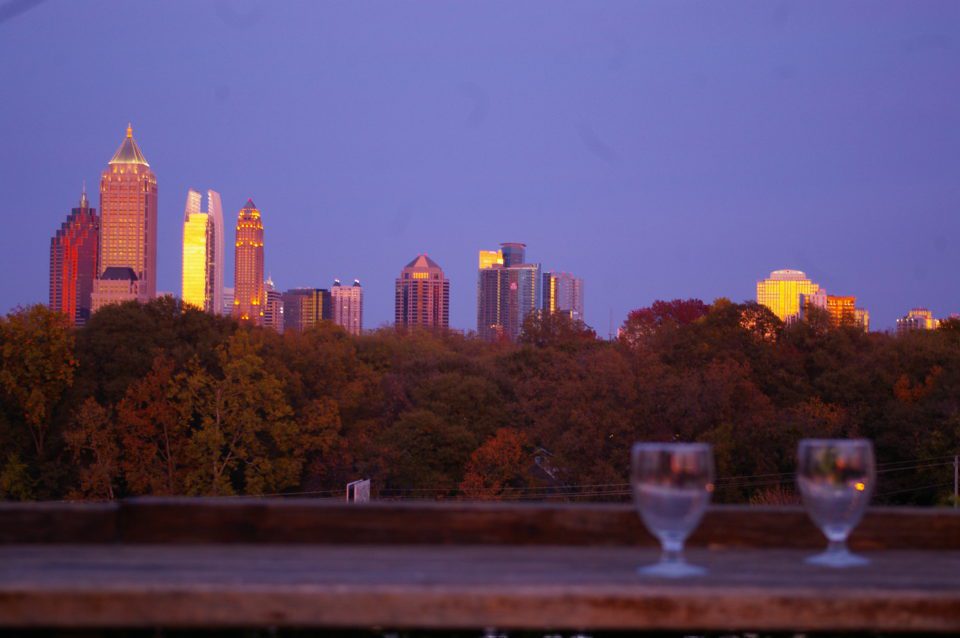 six-feet-under-rooftop-bar-atlanta-960x638