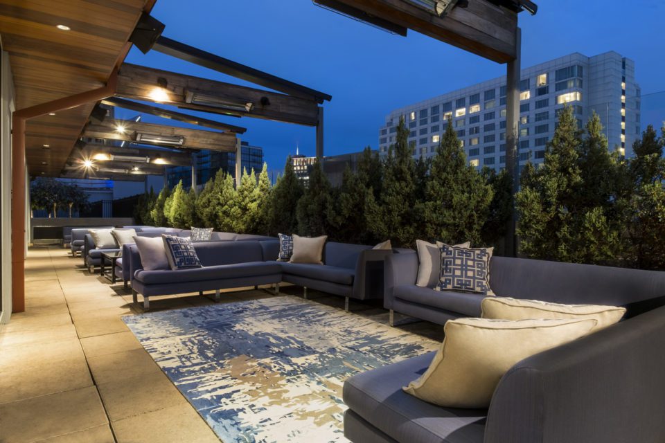 whiskey-blue-at-w-hotel-rooftop-bar-atlanta-960x640