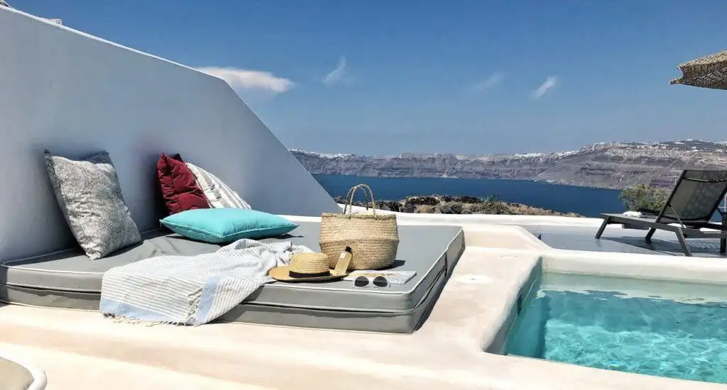 Cape 9 – Santorini