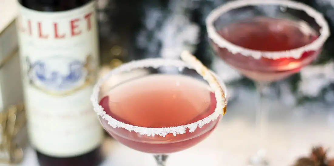 Sip on this classy, healthy cocktail this holiday season.