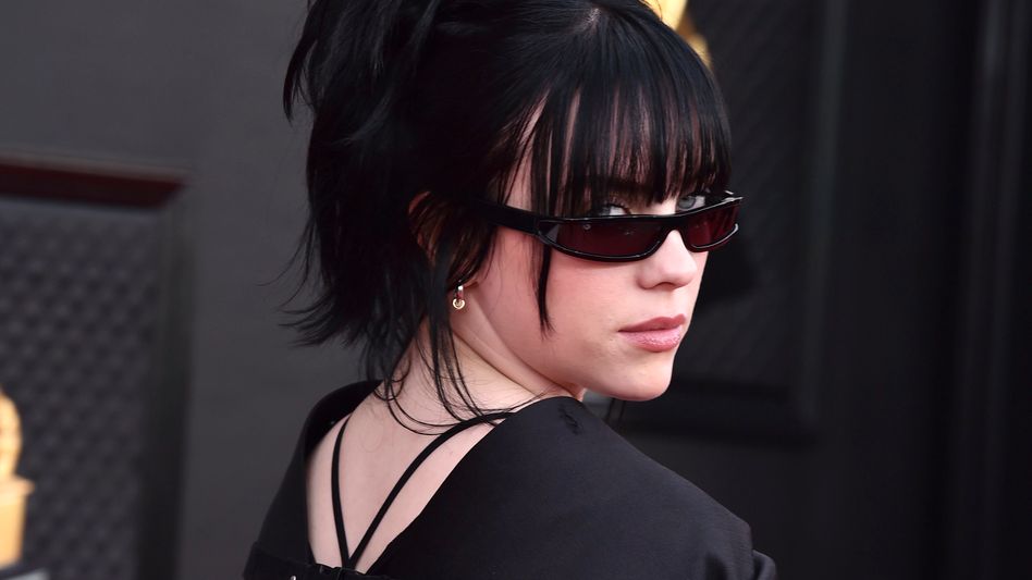 Billie Eilish’s Sun-Kissed Flush Is Perfect If You’re Pale