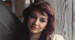 As She Turns 64, Enjoy Some Of Kate Bush’s Most Entrancing Beauty Moments