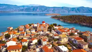 Road trip to the Fokida region’s south: Mythical Delphi, superb beaches, classy Galaxidi
