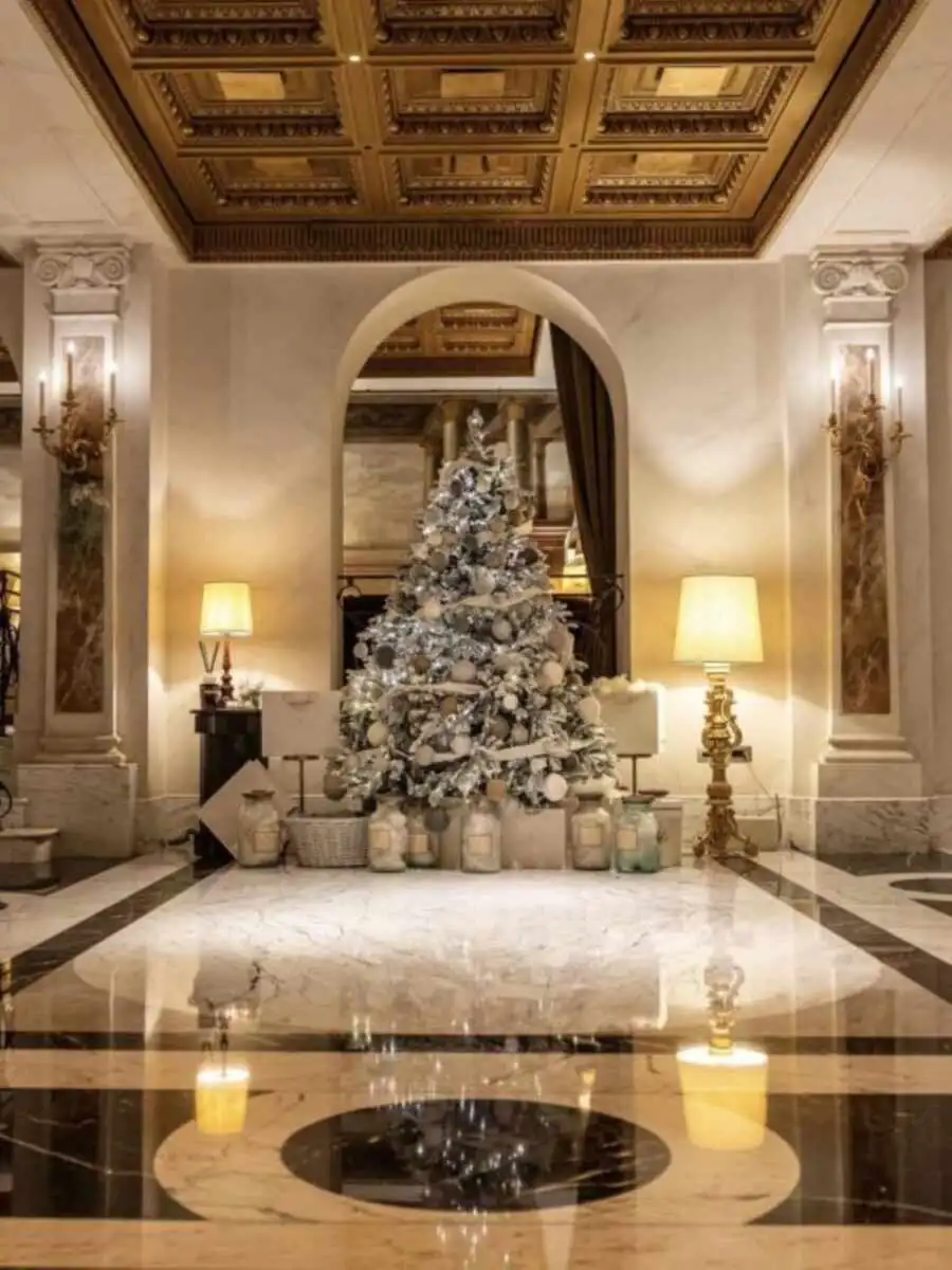 This Elegant Hotel Hosts Rome’s Most Fashionable Christmas Tree
