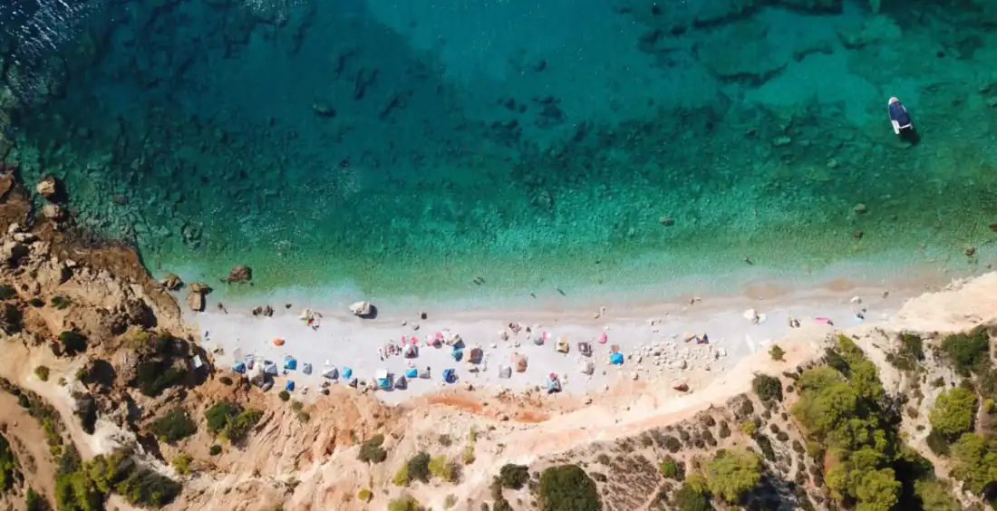 Chalikiada: The beach in Agistri with crystal clear waters loved by nature lovers