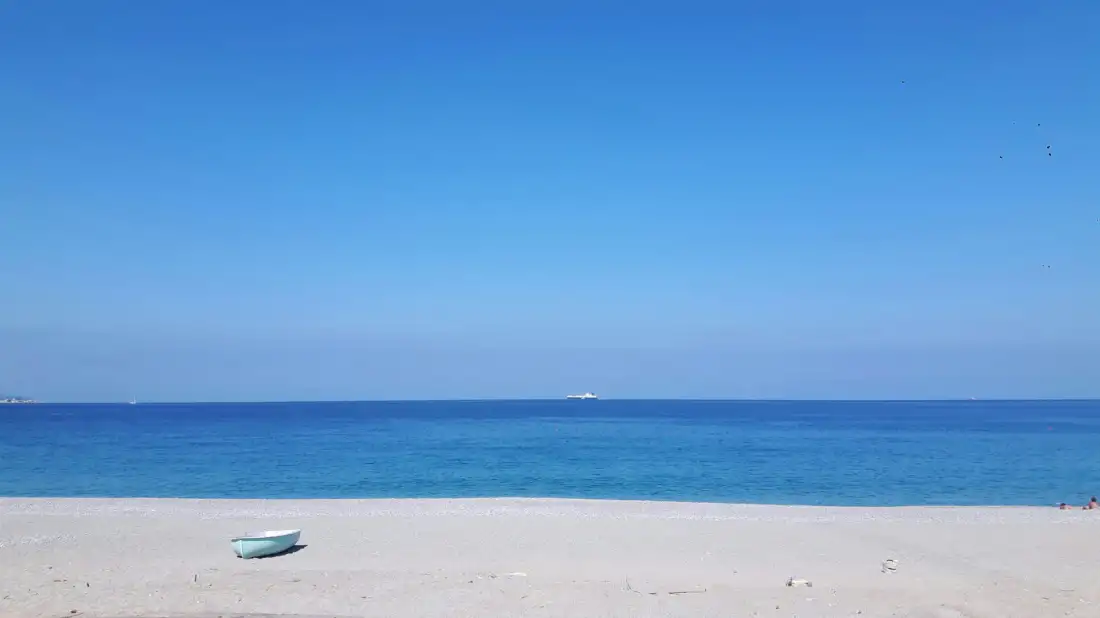 "Embracing the Transition: Keeping the Summer Spirit Alive After the Holidays"