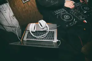 Cosmopolitan luxury music dj manolo -MARCH 2025