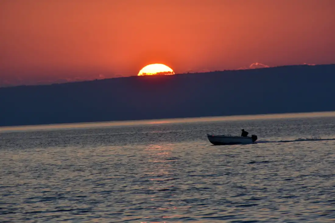 Cover art for "Urban Elegance" mix by DJ Manos Athinaios, featuring a stylish cityscape and cosmopolitan vibes.