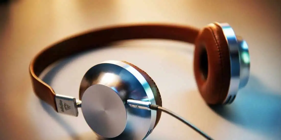 Είναι Η Αγάπη» από τον Pan Pan και τη Nalyssa Green είναι ένα ευαίσθητο ηλεκτρονικό κομμάτι που μιλά για την αγάπη με απλότητα και συναίσθημα.